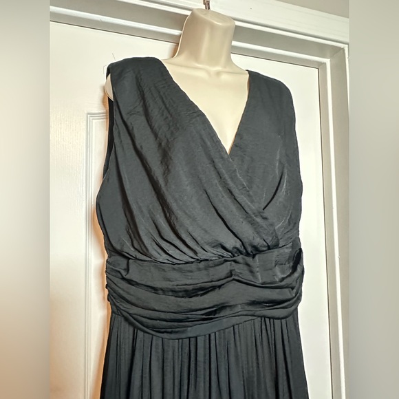 NWT Astra Signature Black Sleeveless V-Neck Ruched Plus Size 1X Maxi Slit Dress - Picture 3 of 11